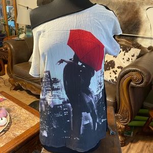 NYC kissing under umbrella scene top